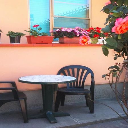 A Casa Doina Airport2 Bed and Breakfast Πίζα Εξωτερικό φωτογραφία