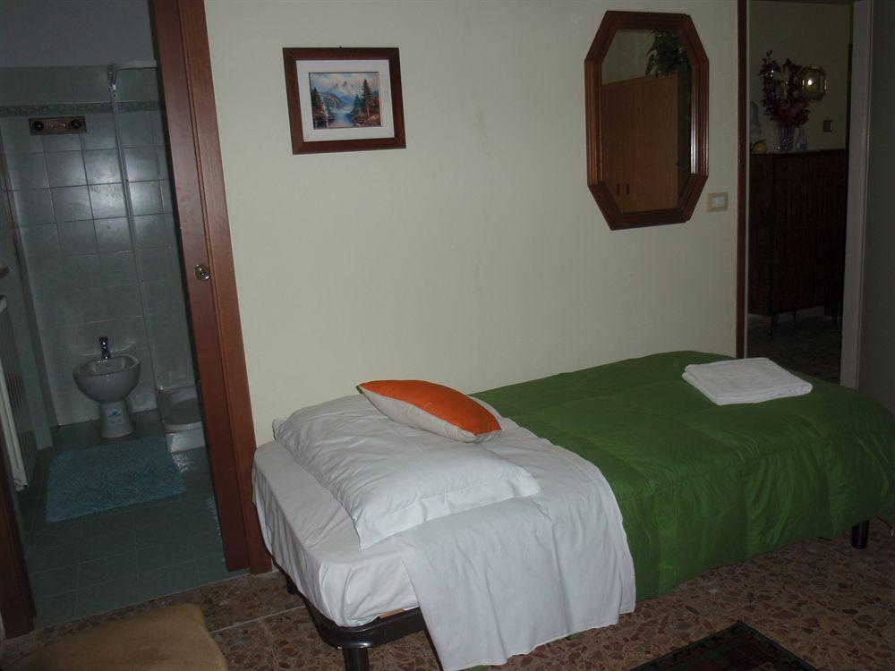 A Casa Doina Airport2 Bed and Breakfast Πίζα Εξωτερικό φωτογραφία